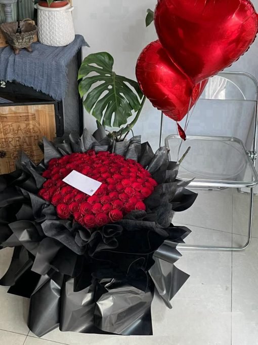99 roses with foil balloon .JPG 104