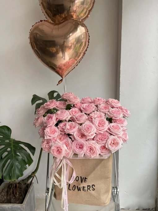 pink roses with bag and foil balloon .JPG 112